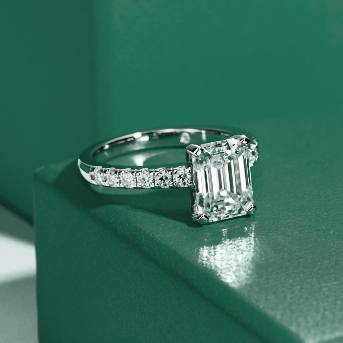 Anel Francis Esmeralda Moissanite Moissanite - Momi Jewel