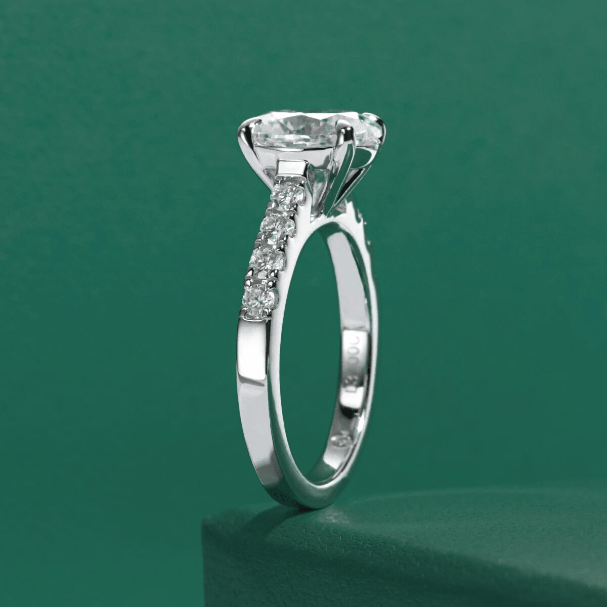 Anel Lucienne Oval Moissanite Moissanite - Momi Jewel
