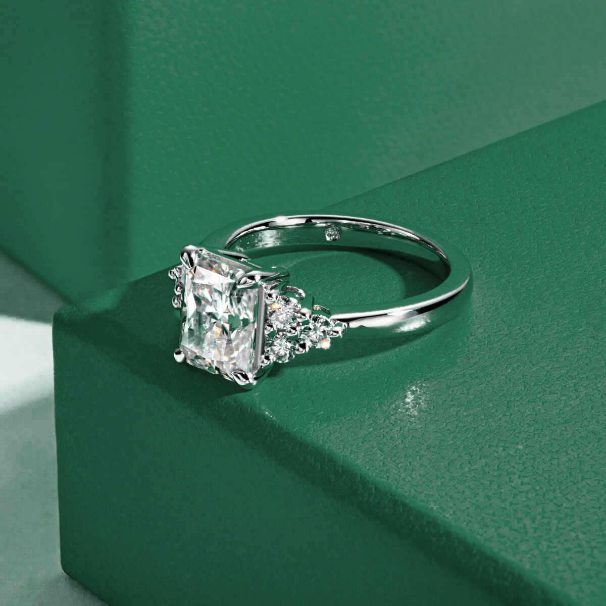 Anel Luxury Radiante Moissanite Moissanite - Momi Jewel