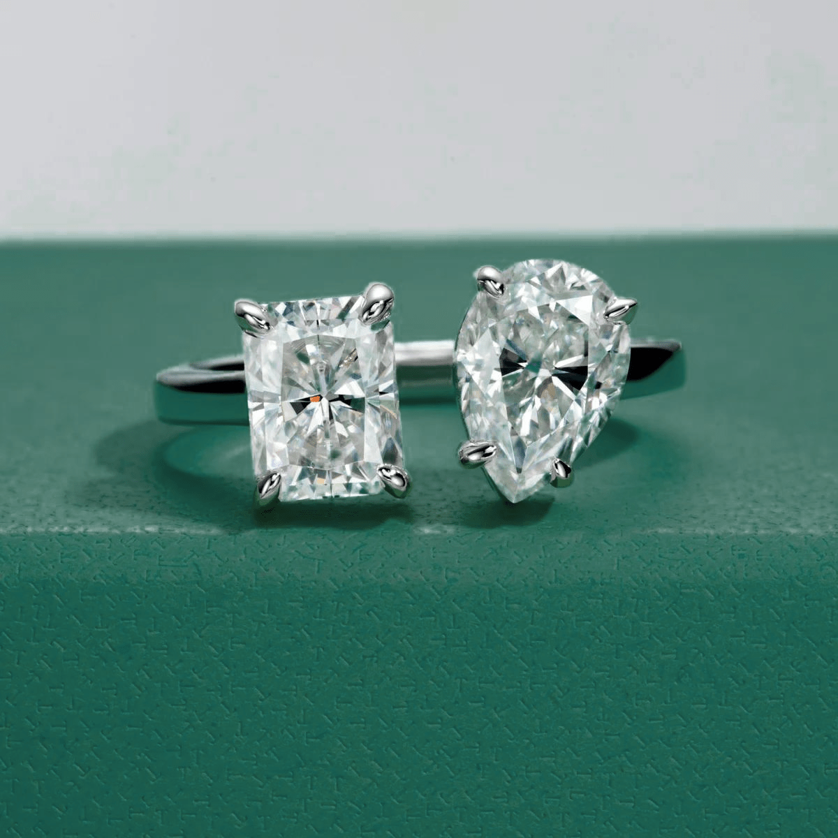 Anel Radiant Pear Moissanite Moissanite - Momi Jewel