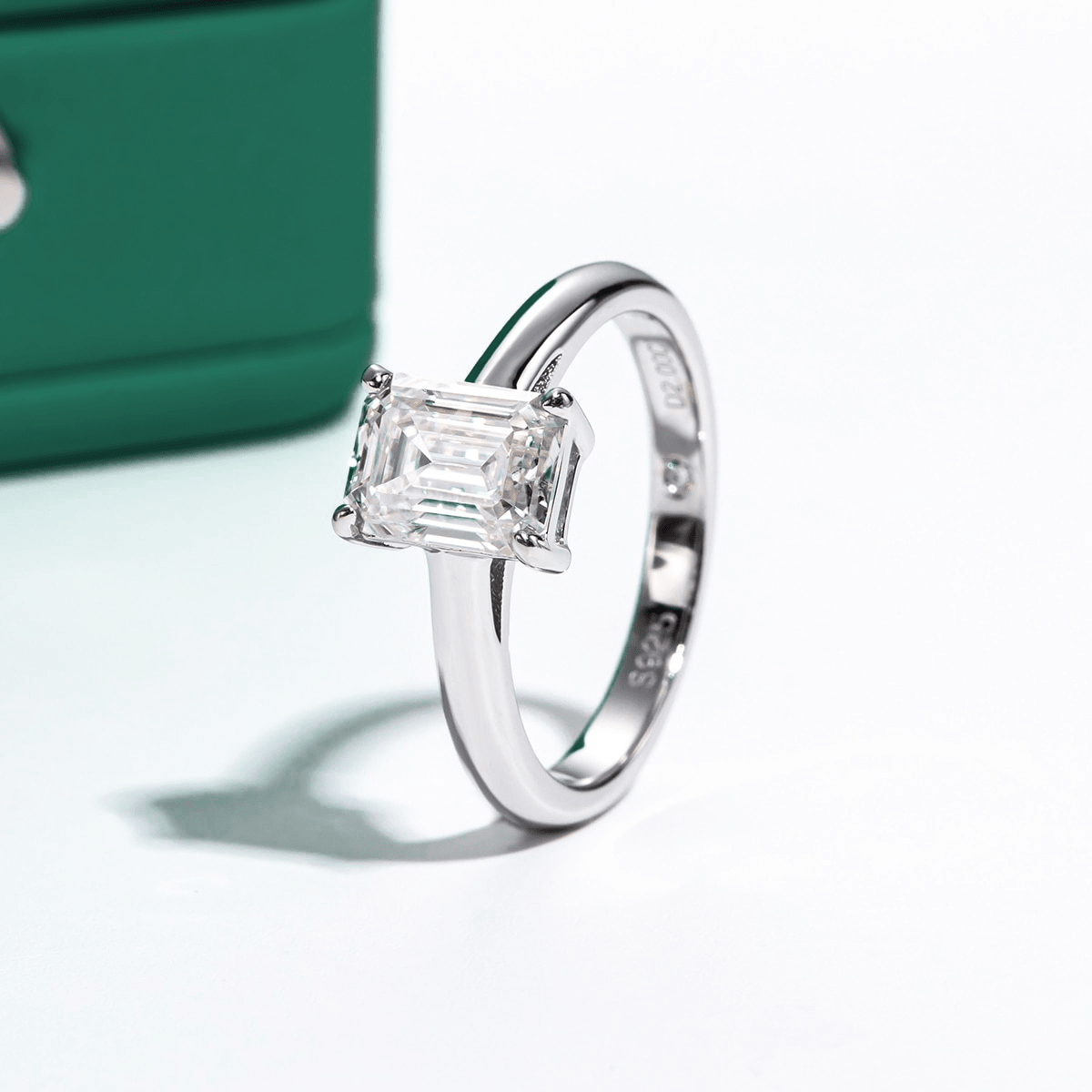 Anel Solitário Esmeralda Moissanite Moissanite - Momi Jewel