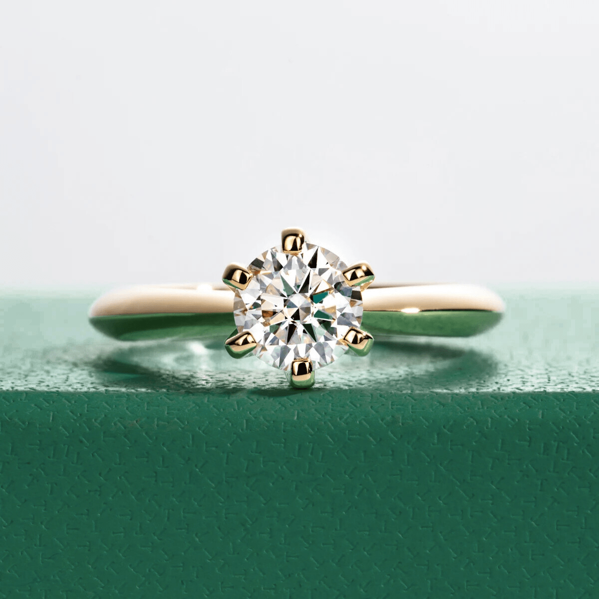 Anel Solitário Gold Moissanite Moissanite - Momi Jewel