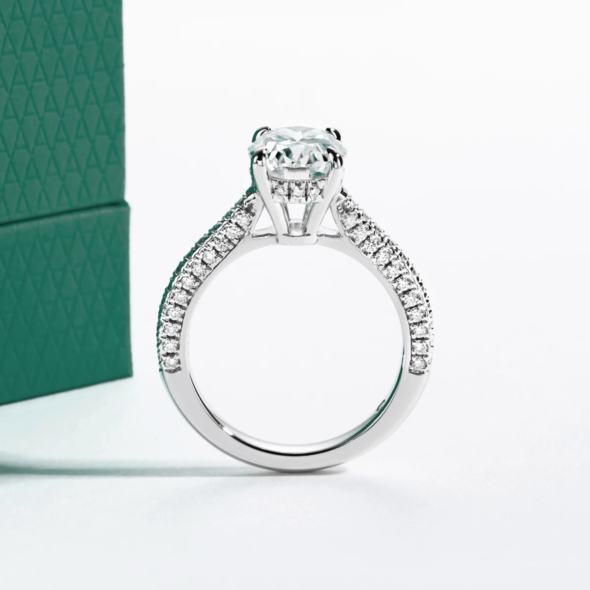 Anel Solitário Oval Pavé Moissanite Moissanite - Momi Jewel