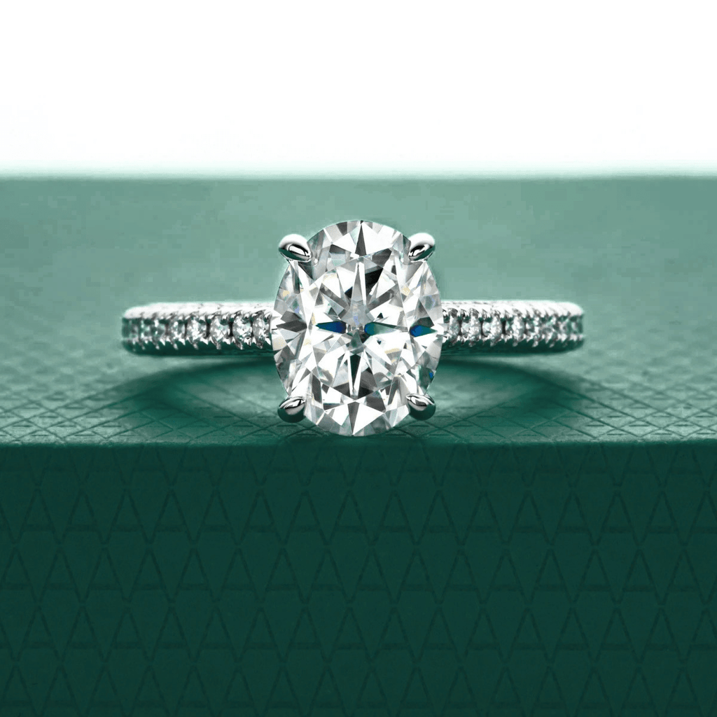Anel Solitário Oval Pavé Moissanite Moissanite - Momi Jewel