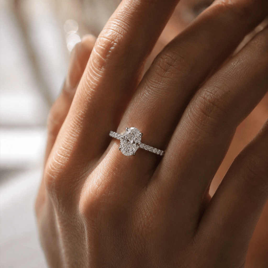 Anel Solitário Oval Pavé Moissanite Moissanite - Momi Jewel