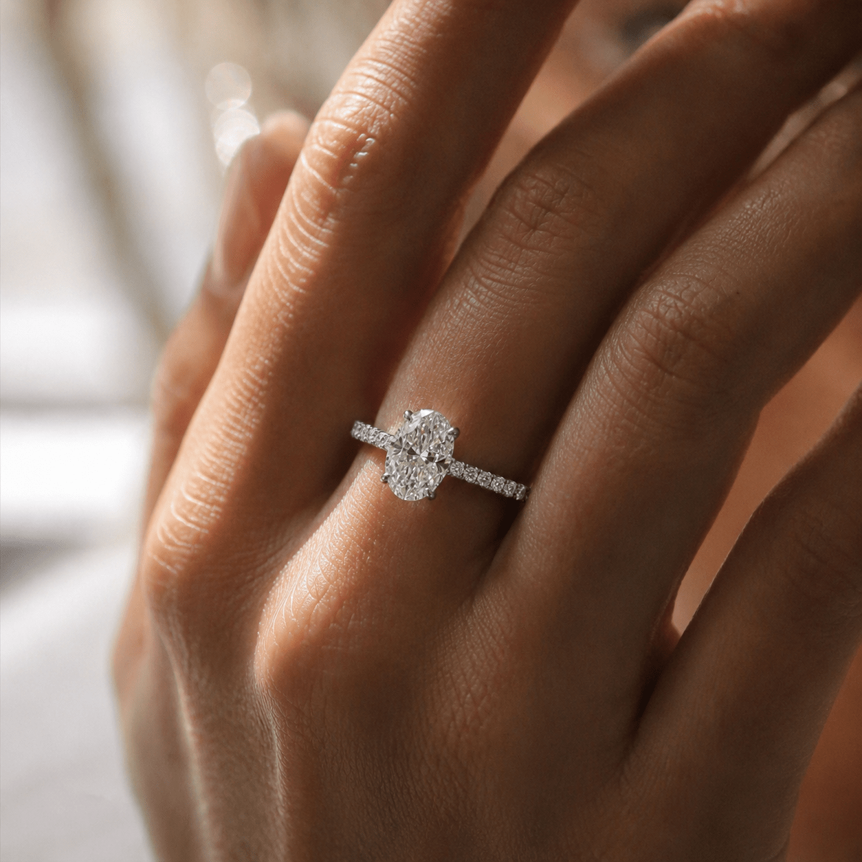 Anel Solitário Oval Pavé Moissanite Moissanite - Momi Jewel