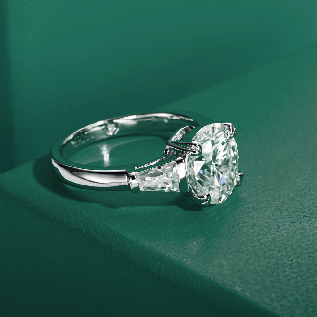 Anel Tríade Oval Moissanite Moissanite - Momi Jewel