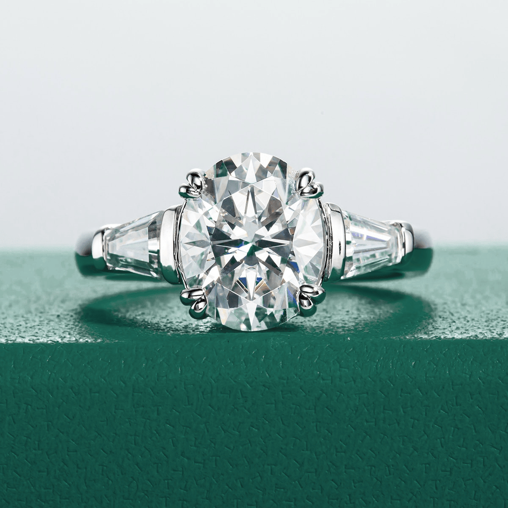 Anel Tríade Oval Moissanite Moissanite - Momi Jewel