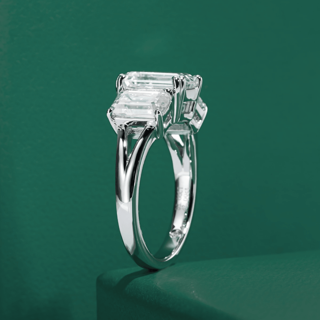 Anel Trilogy Esmeralda Moissanite Moissanite - Momi Jewel