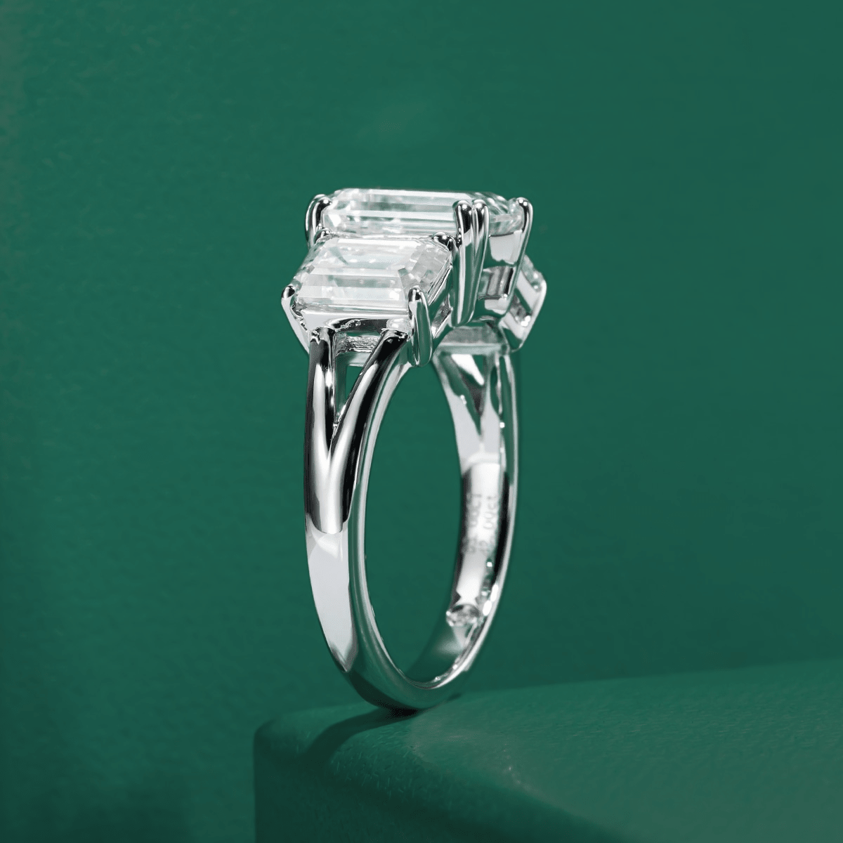 Anel Trilogy Esmeralda Moissanite Moissanite - Momi Jewel