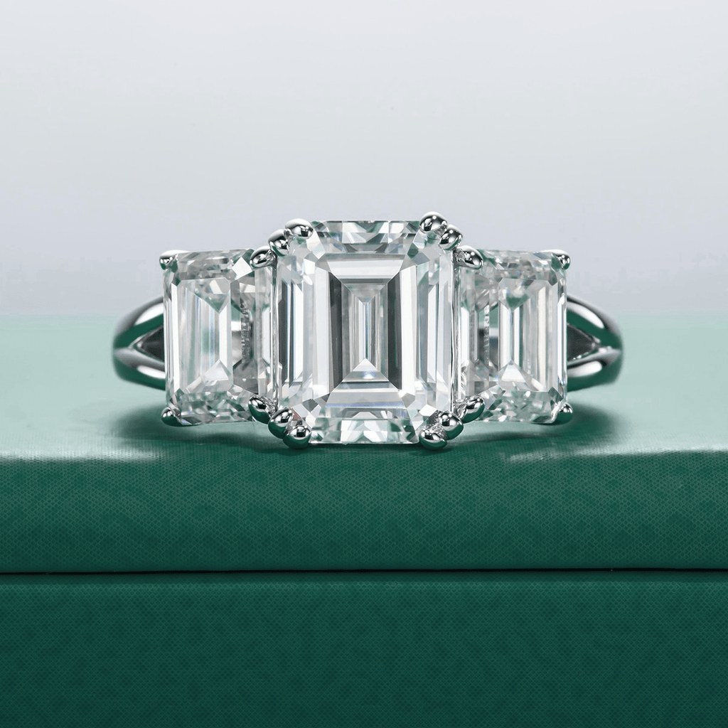 Anel Trilogy Esmeralda Moissanite Moissanite - Momi Jewel