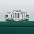 Anel Trilogy Esmeralda Moissanite Moissanite - Momi Jewel