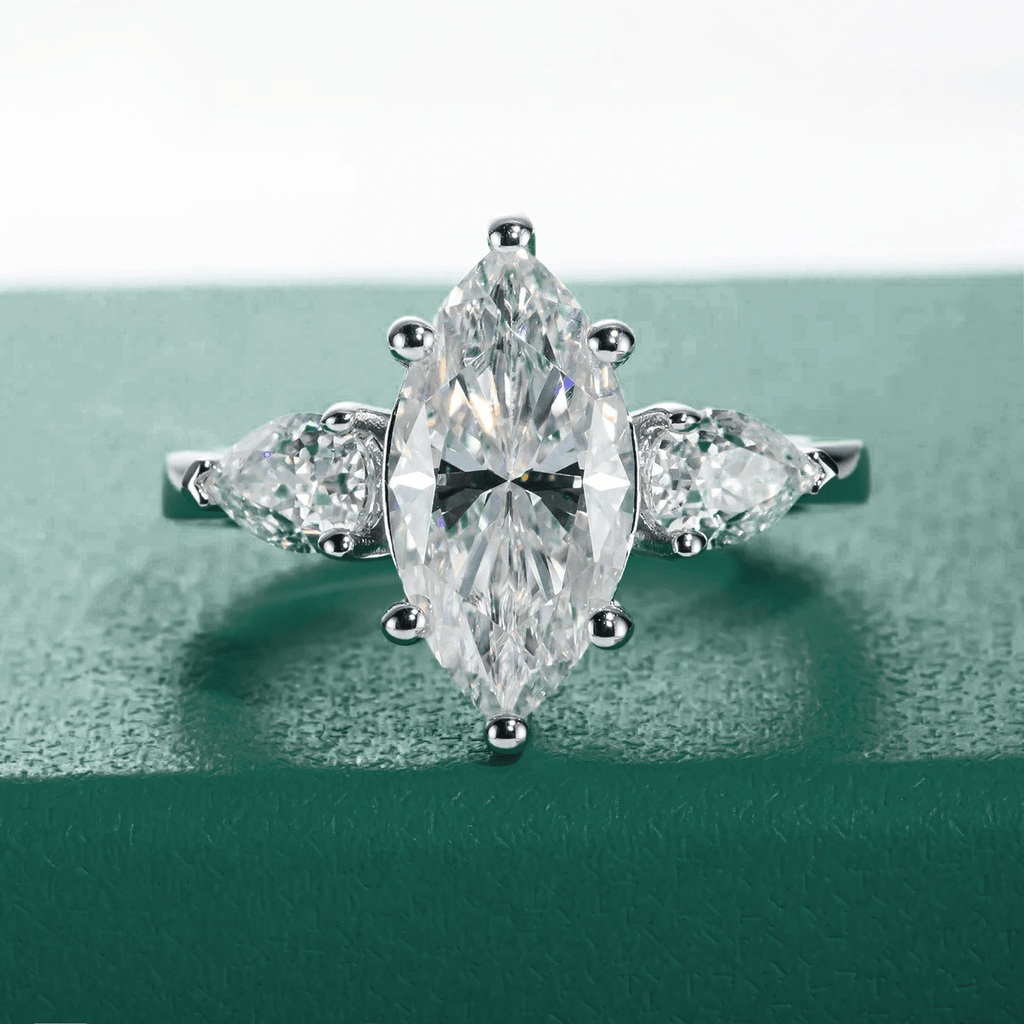 Anel Trilogy Navete Moissanite Moissanite - Momi Jewel
