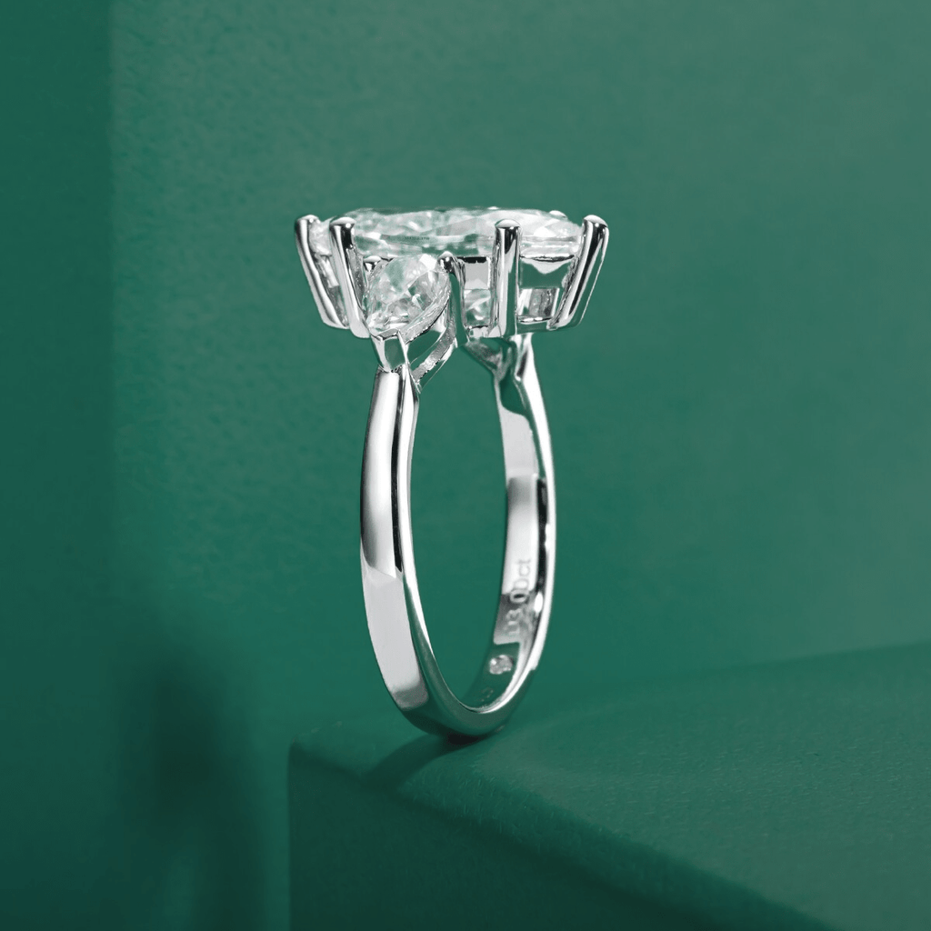 Anel Trilogy Navete Moissanite Moissanite - Momi Jewel
