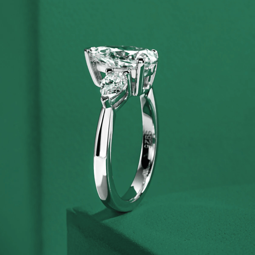 Anel Trilogy Pear Moissanite Moissanite - Momi Jewel