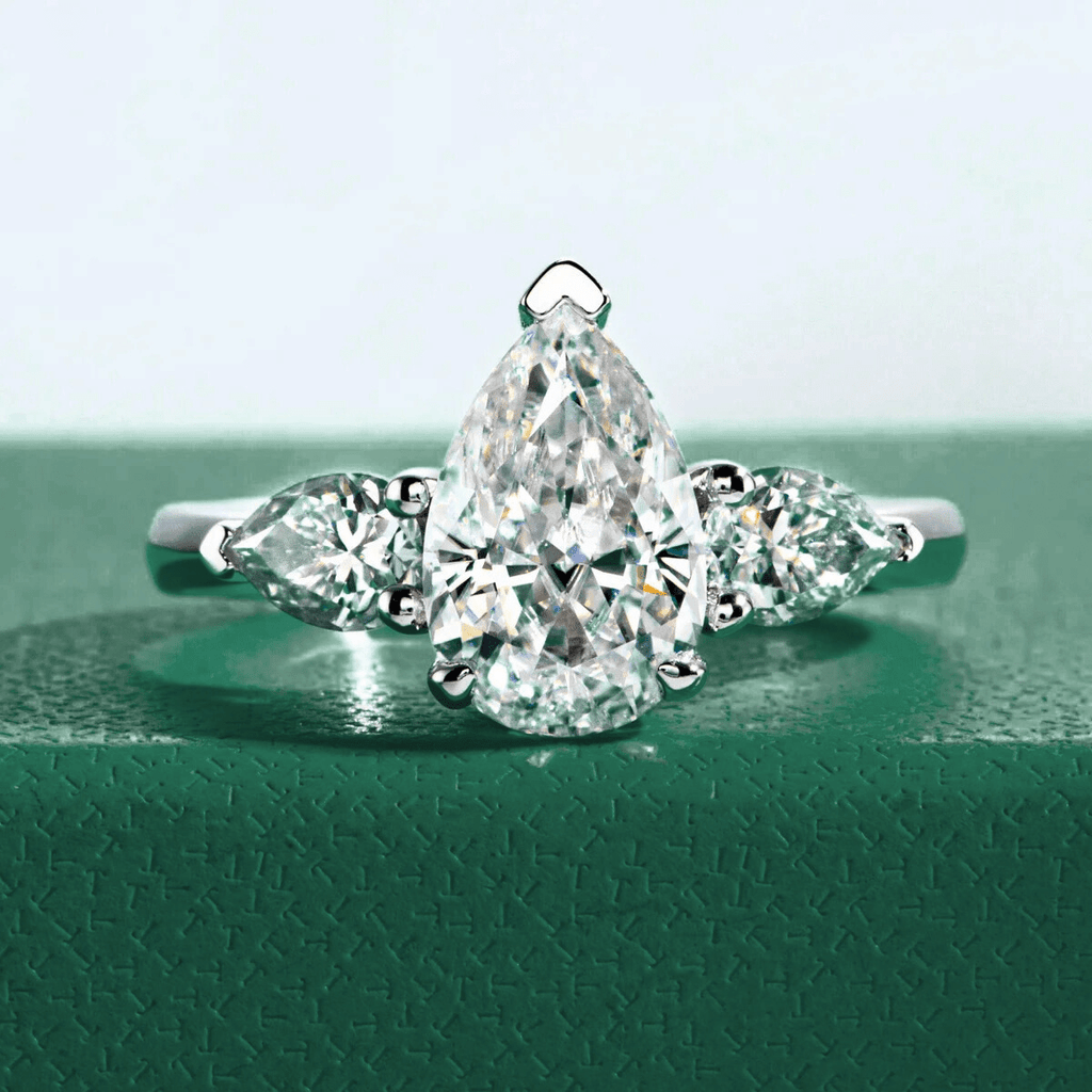 Anel Trilogy Pear Moissanite Moissanite - Momi Jewel