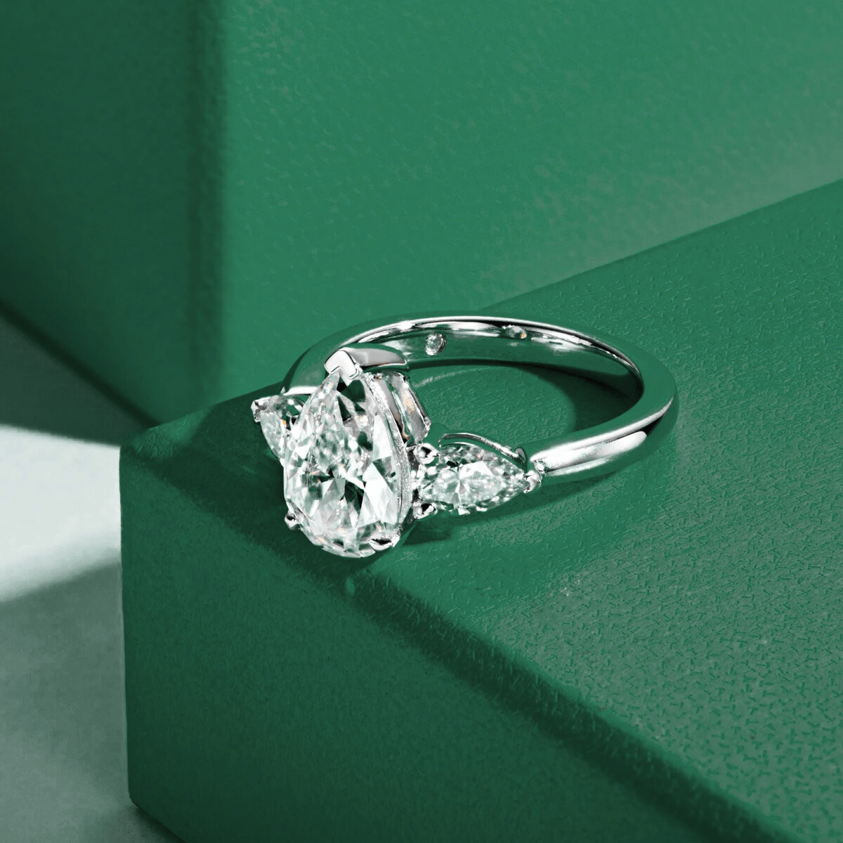 Anel Trilogy Pear Moissanite Moissanite - Momi Jewel