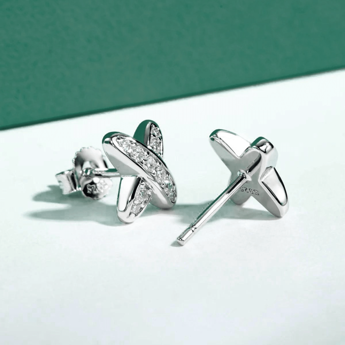 Brinco Cross Moissanite Moissanite - Momi Jewel