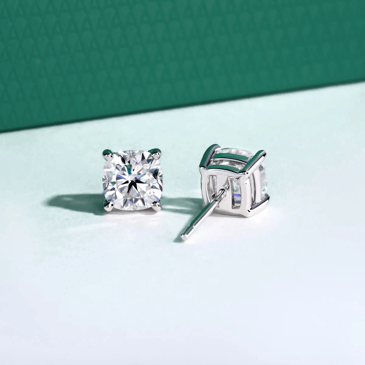 Brinco Cushion Moissanite Moissanite - Momi Jewel