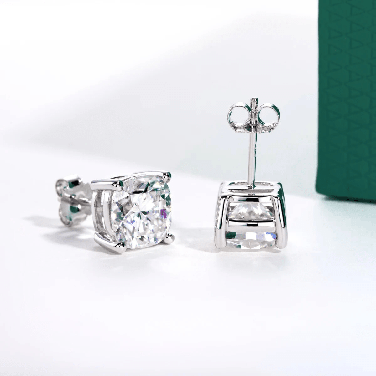 Brinco Cushion Moissanite Moissanite - Momi Jewel