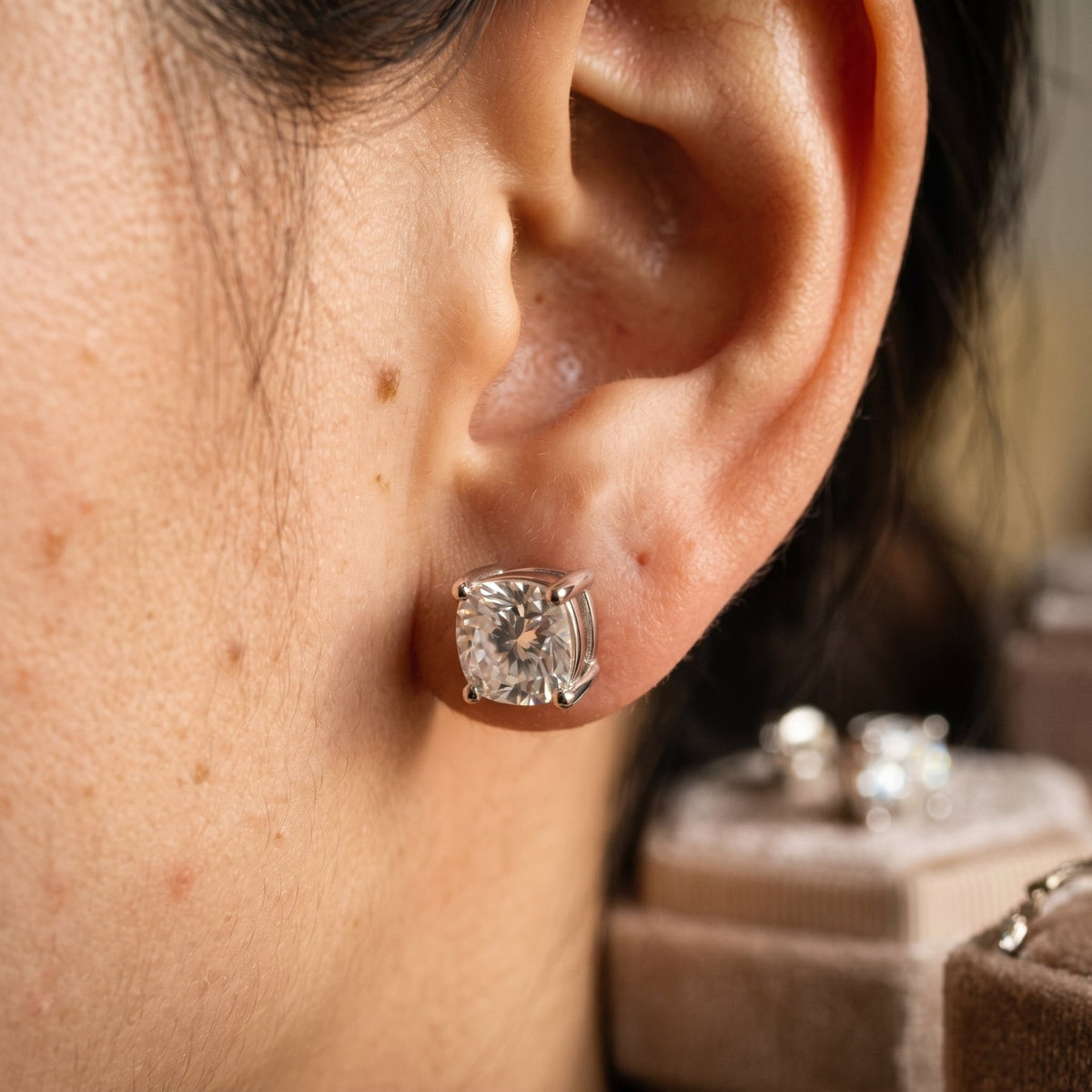 Brinco Cushion Moissanite Moissanite - Momi Jewel
