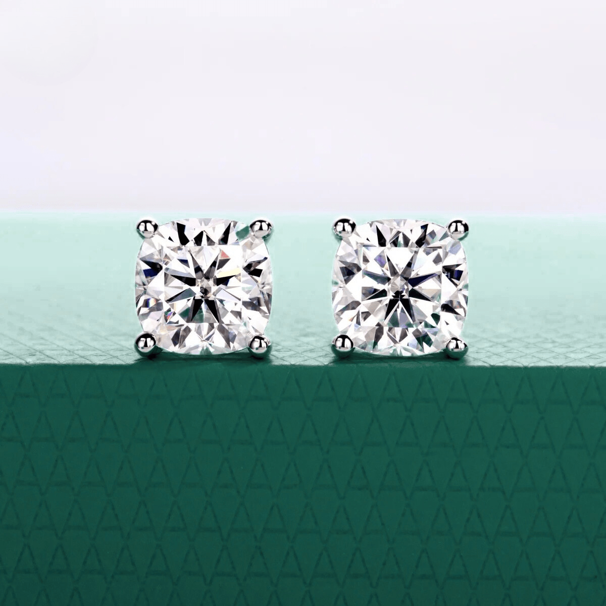 Brinco Cushion Moissanite Moissanite - Momi Jewel
