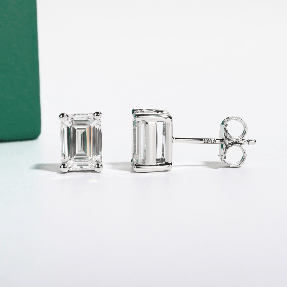 Brinco Esmeralda Haste em Ouro 10k Moissanite - Momi Jewel