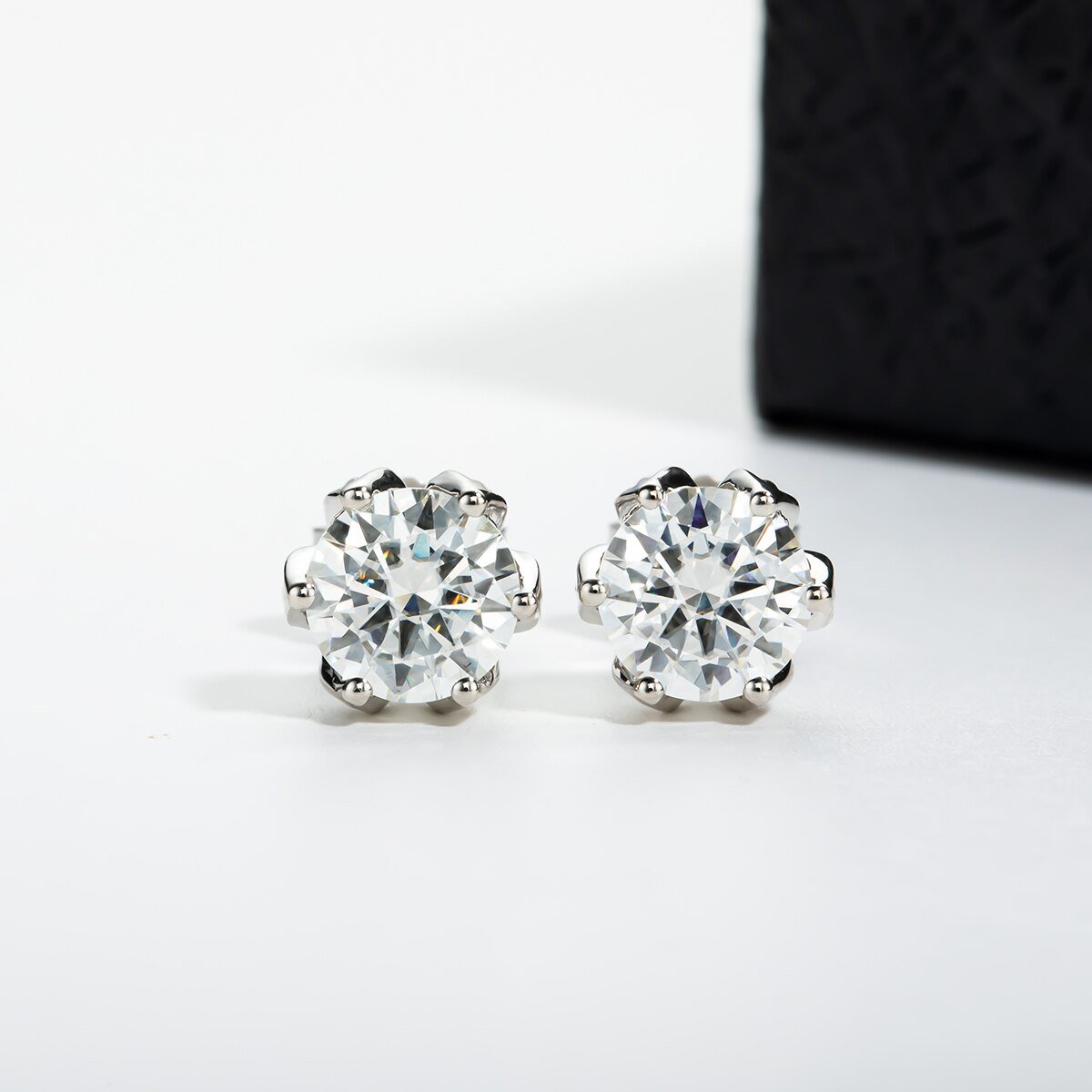 Brinco Flor de Lótus Moissanite Moissanite - Momi Jewel