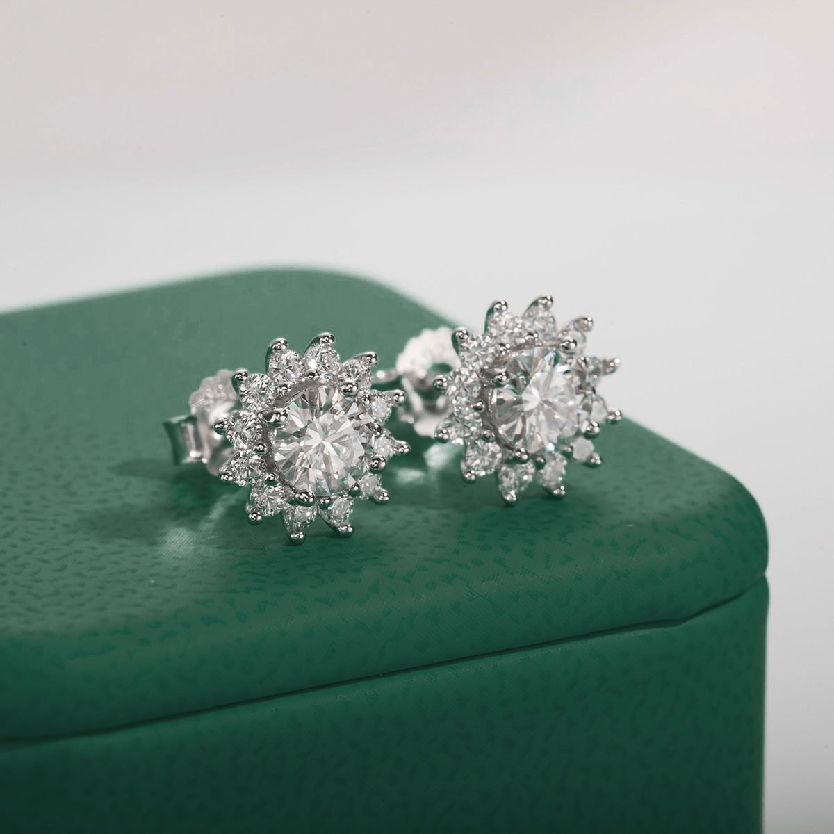 Brinco Girassol Moissanite Moissanite - Momi Jewel