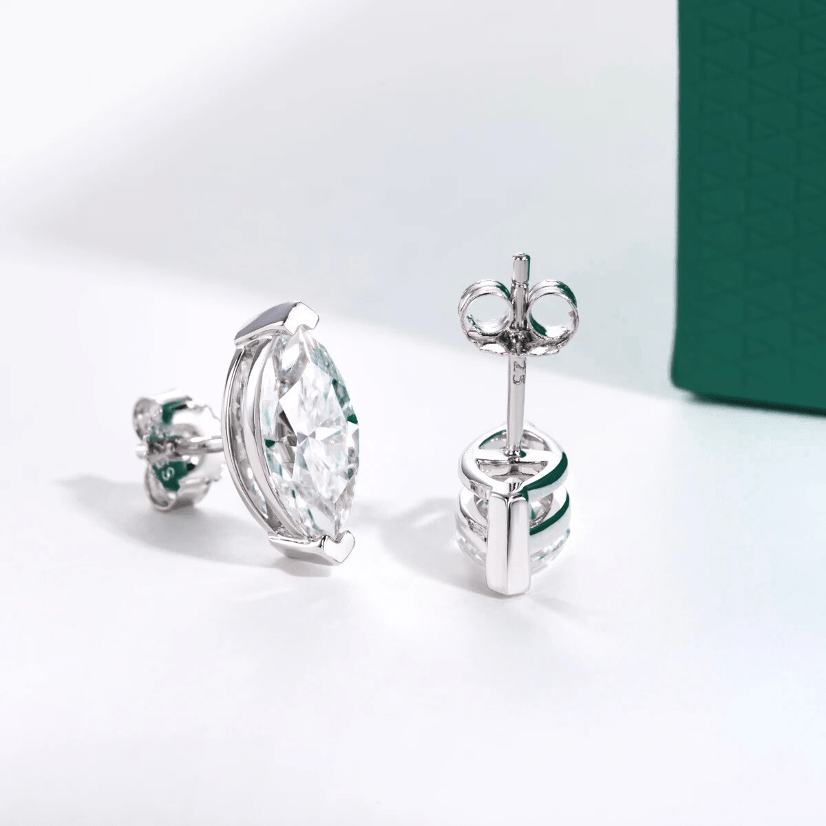 Brinco Navete Moissanite Moissanite - Momi Jewel