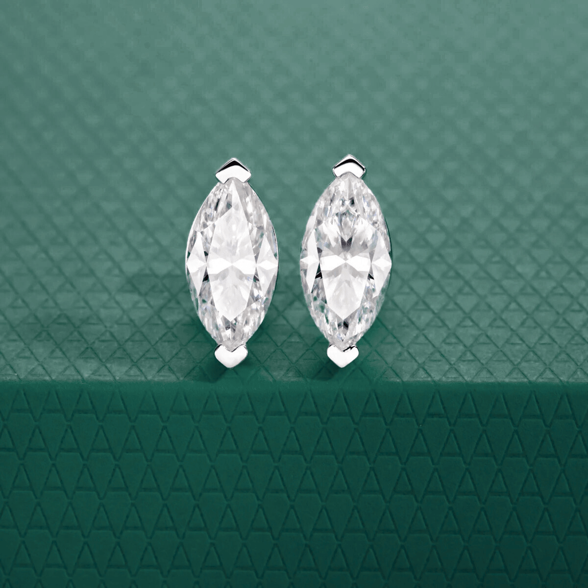 Brinco Navete Moissanite Moissanite - Momi Jewel