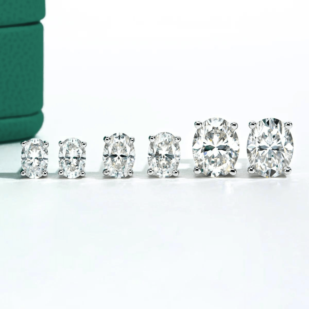 Brinco Oval Haste em Ouro 10k Moissanite - Momi Jewel