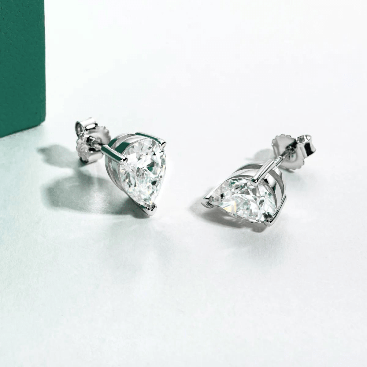 Brinco Pera Haste em Ouro 10k Moissanite - Momi Jewel
