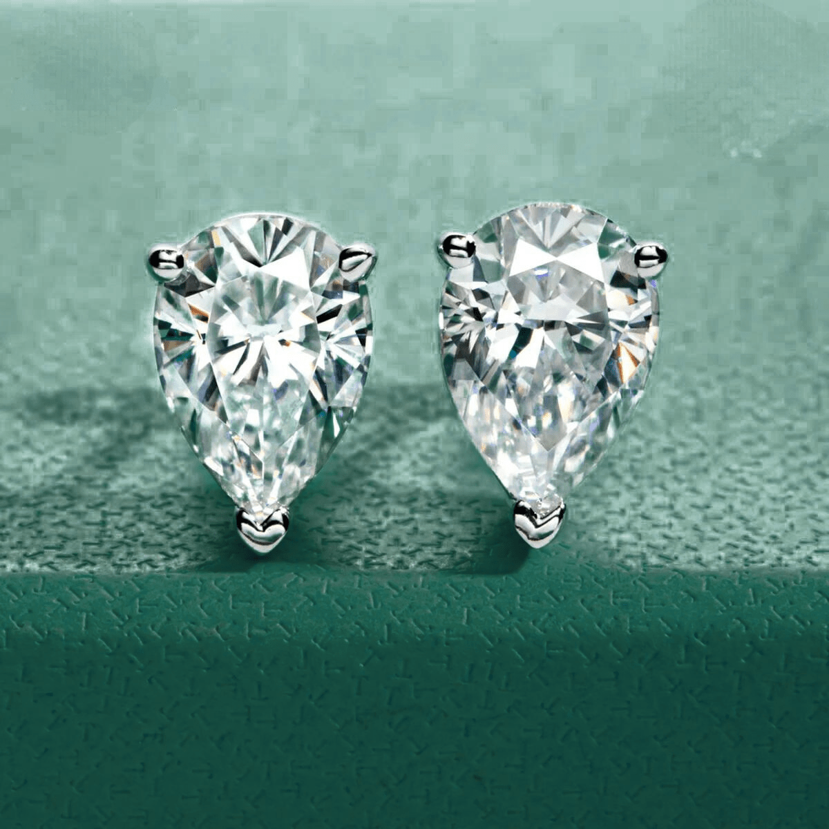 Brinco Pera Haste em Ouro 10k Moissanite - Momi Jewel