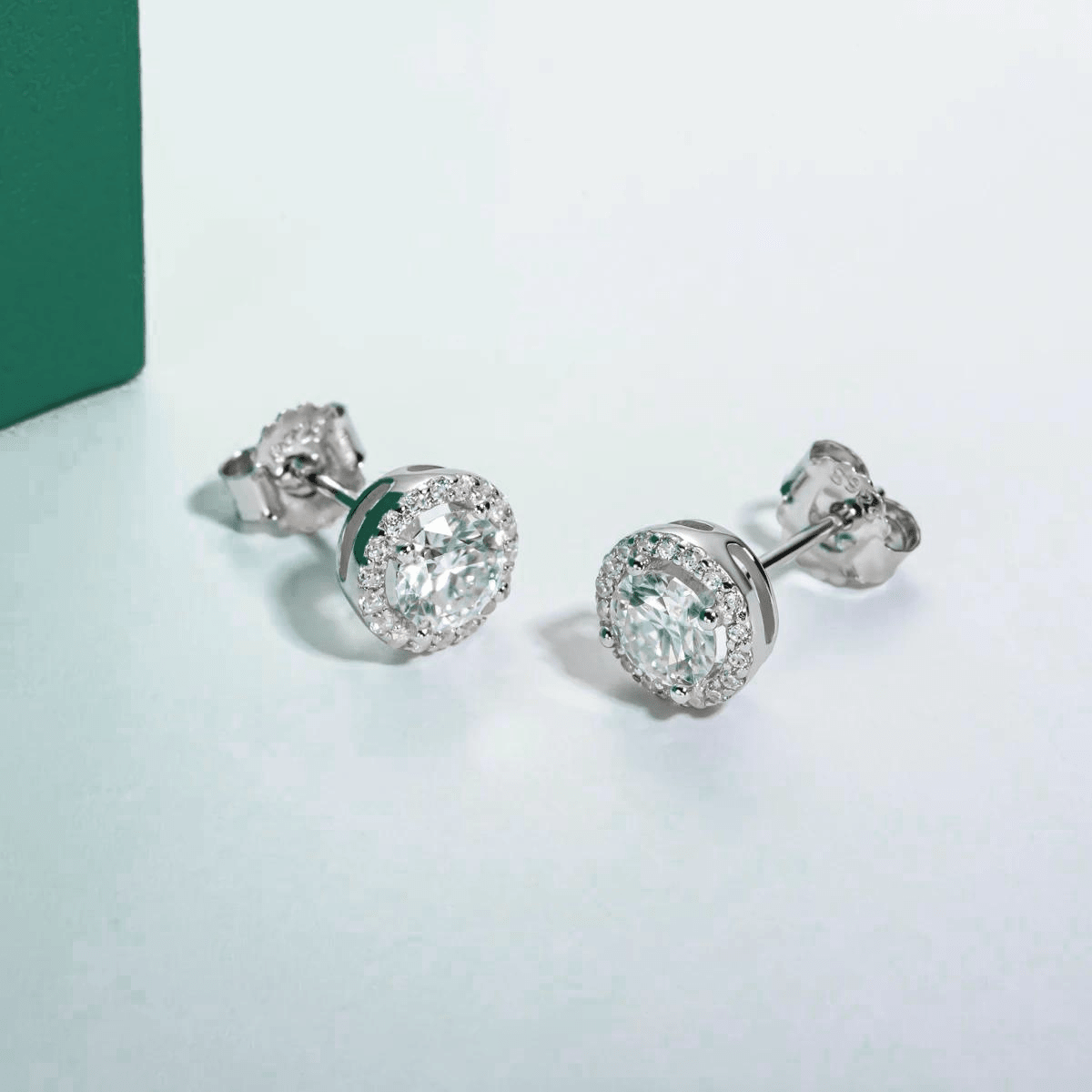 Brinco Round Moissanite Moissanite - Momi Jewel