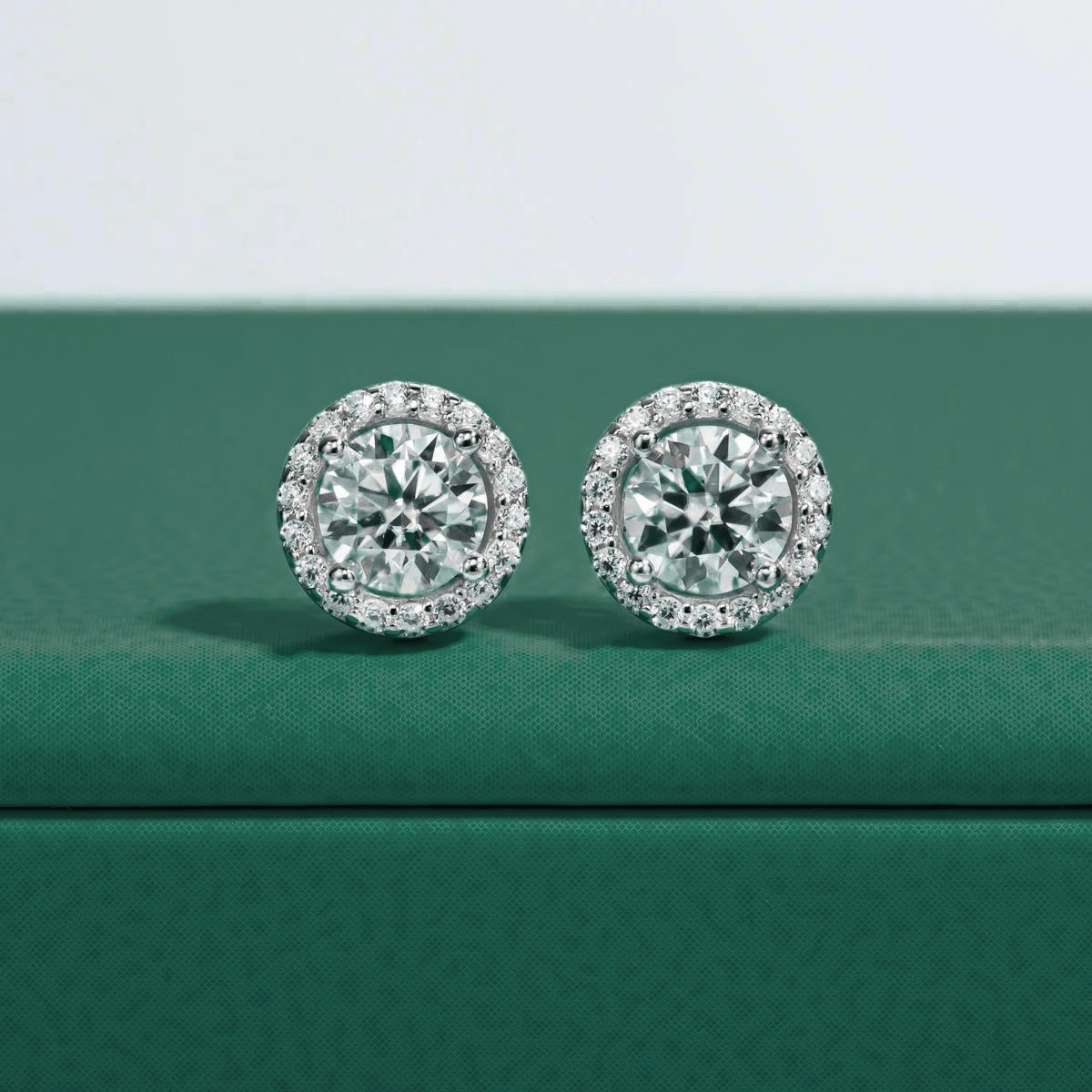 Brinco Round Moissanite Moissanite - Momi Jewel
