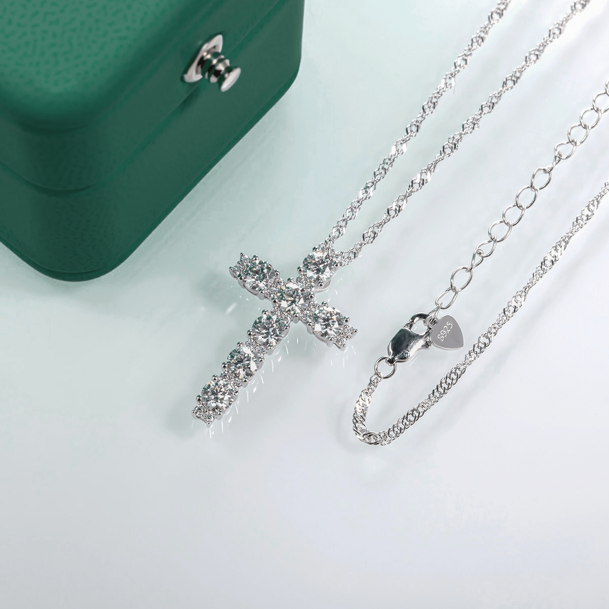 Colar Cruz Moissanite Moissanite - Momi Jewel