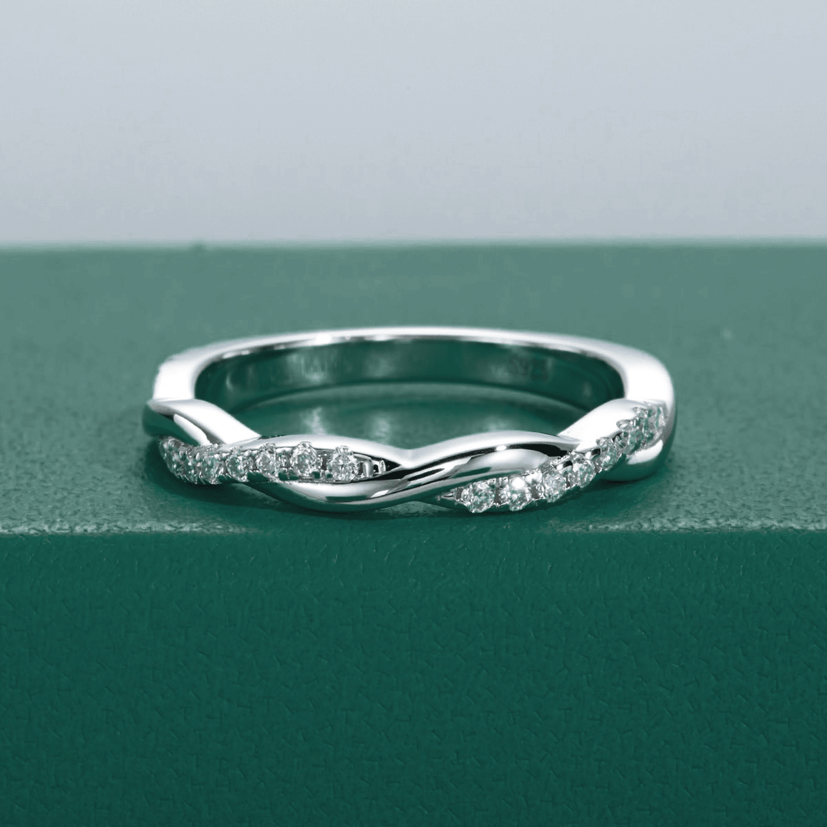 Meia Aliança Cross Moissanite Moissanite - Momi Jewel