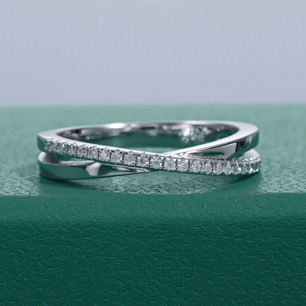 Meia Aliança Cruz Moissanite Moissanite - Momi Jewel