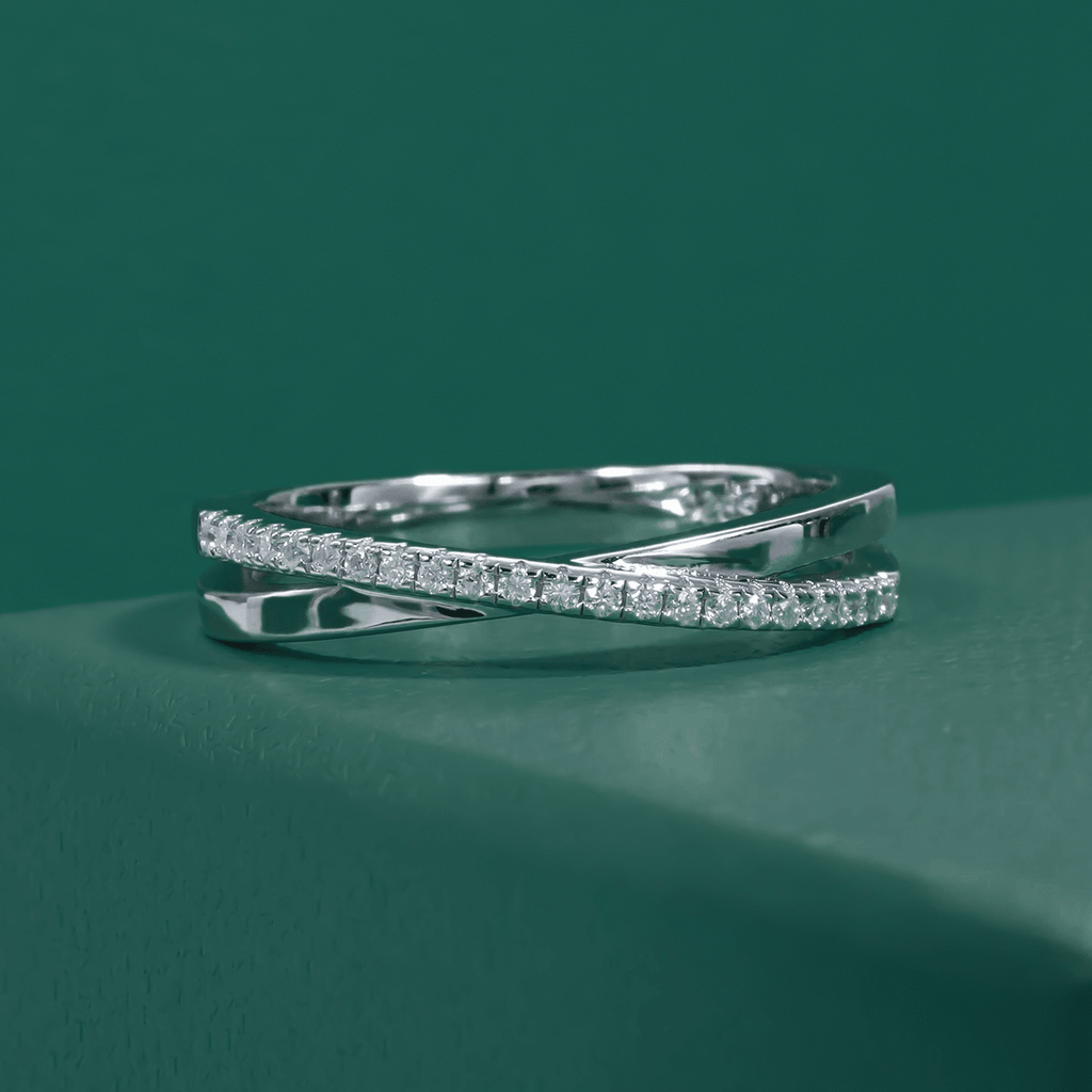Meia Aliança Cruz Moissanite Moissanite - Momi Jewel
