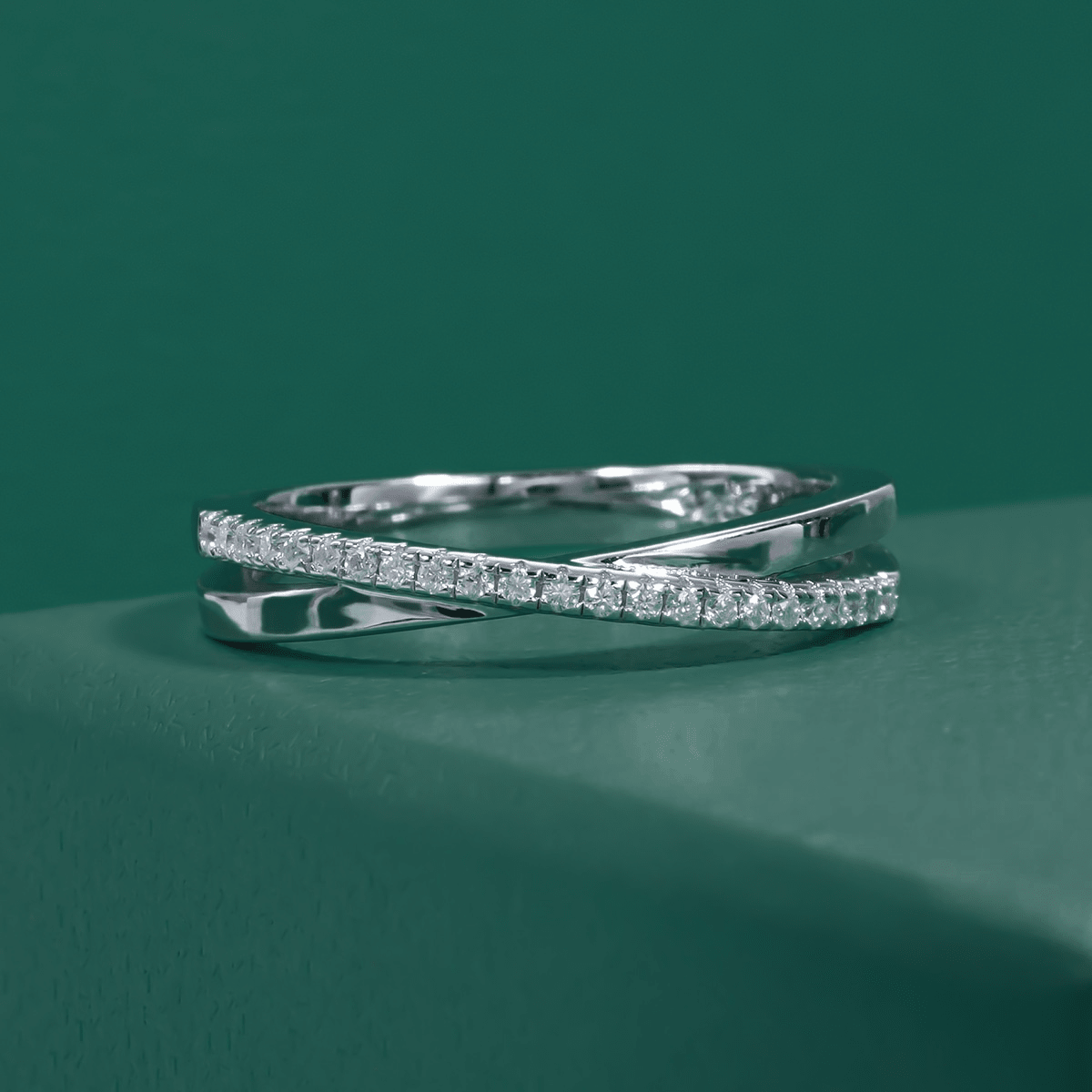 Meia Aliança Cruz Moissanite Moissanite - Momi Jewel