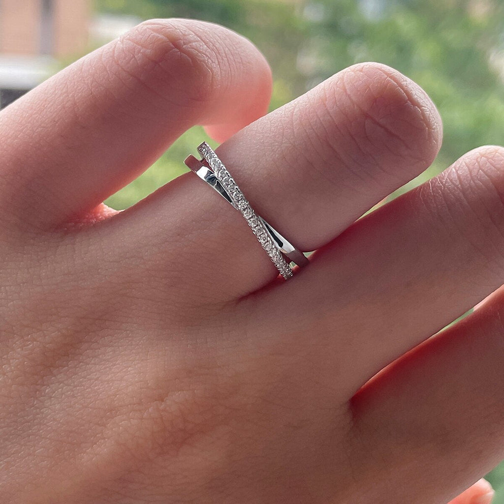 Meia Aliança Cruz Moissanite Moissanite - Momi Jewel