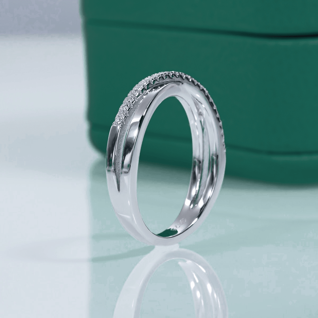 Meia Aliança Cruz Moissanite Moissanite - Momi Jewel