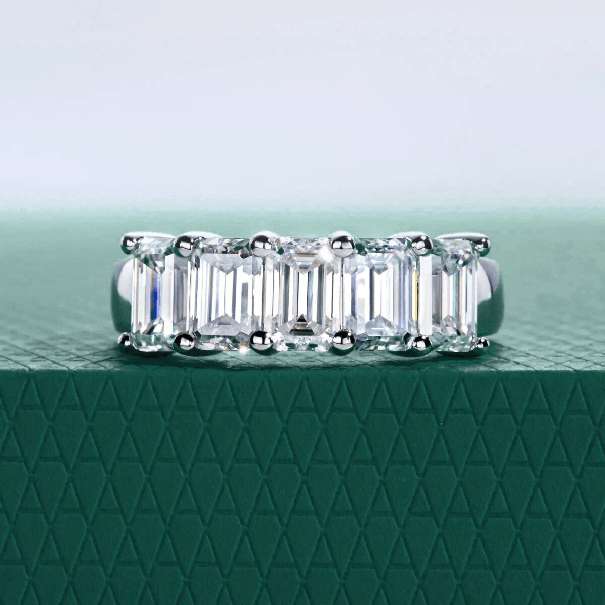 Meia Aliança Esmeralda Moissanite Moissanite - Momi Jewel