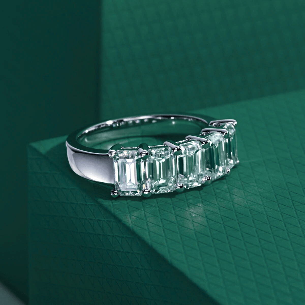 Meia Aliança Esmeralda Moissanite Moissanite - Momi Jewel