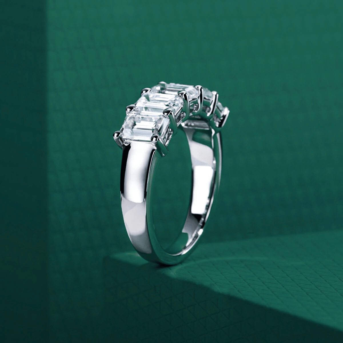 Meia Aliança Esmeralda Moissanite Moissanite - Momi Jewel