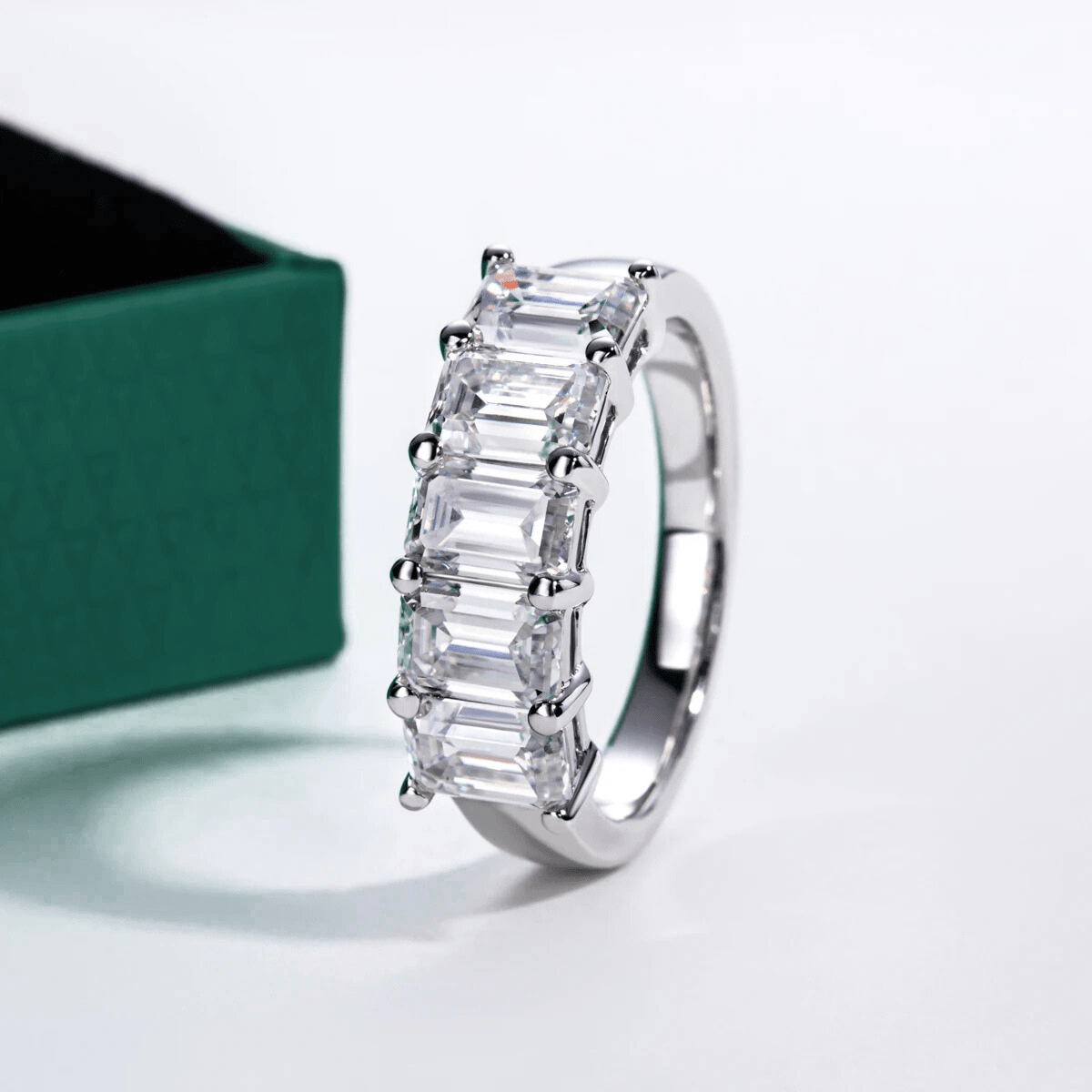 Meia Aliança Esmeralda Moissanite Moissanite - Momi Jewel