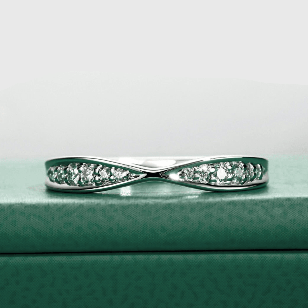 Meia Aliança Infinity Moissanite Moissanite - Momi Jewel