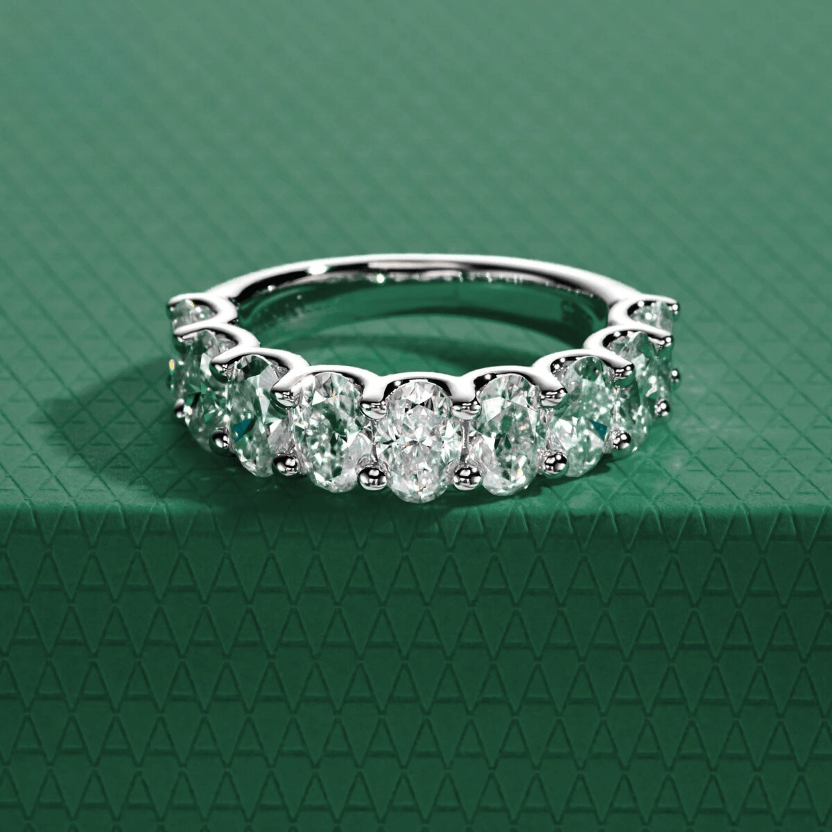 Meia Aliança Oval Moissanite Moissanite - Momi Jewel