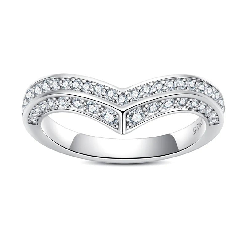 Meia Aliança V Design Moissanite Moissanite - Momi Jewel